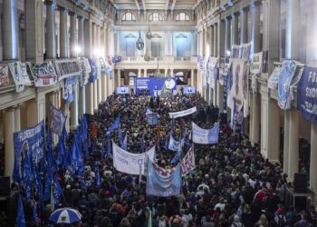 Kicillof acelera el armado del MDF para disputar el voto joven de cara a 2027