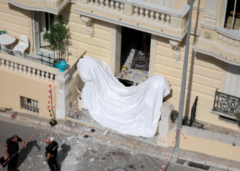La esposa y el hijo del empresario atacado en Mónaco permanecen graves mientras crece la pista sobre Kiev