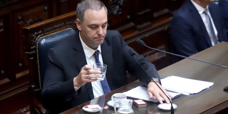 La Justicia prohibió la salida del país del exjefe de gabinete Manuel Adorni