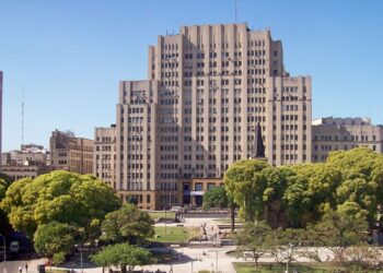 La UBA desmintió al Gobierno y negó que el 39% de los alumnos de Medicina sean extranjeros