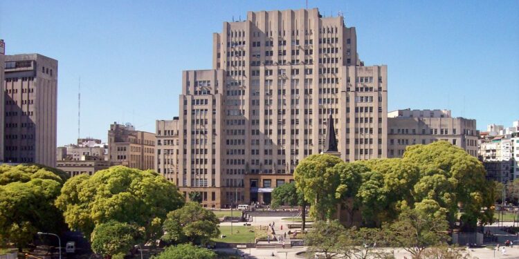 La UBA desmintió al Gobierno y negó que el 39% de los alumnos de Medicina sean extranjeros