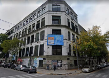 Libertarios corrieron después de intentar vandalizar la facultad de Filosofía de la UBA