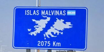 Malvinas en las aulas: impulsan una ley para colocar carteles sobre la soberanía argentina en todas las escuelas