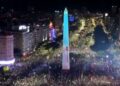 Pese a la derrota, miles de hinchas se reunieron en el Obelisco y en distintos puntos del mundo para agradecerle a la Selección