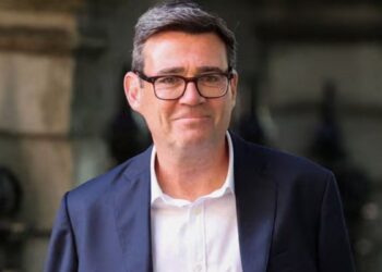 Reino Unido: presionan a Burnham para asegurar la paridad de género en su futuro gobierno laborista