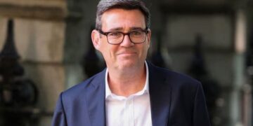 Reino Unido: presionan a Burnham para asegurar la paridad de género en su futuro gobierno laborista