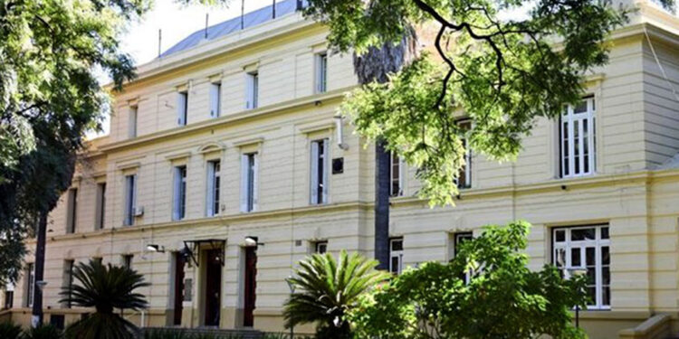 Salud mental en emergencia: denuncian el abandono de los hospitales neuropsiquiátricos de la Ciudad