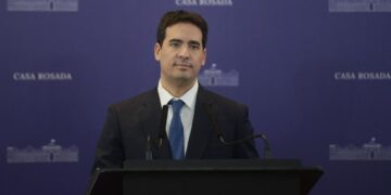 “Siendo un país bananero, nunca vamos a recuperar las Malvinas”: fuertes críticas de la oposición al vocero presidencial