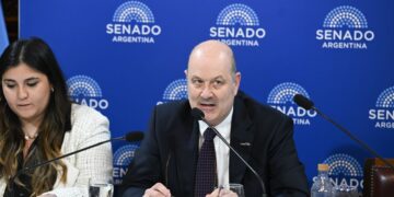 Sociedades dirigidas por la Inteligencia Artificial: la opinión de especialistas sobre el proyecto impulsado por Federico Sturzenegger