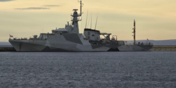 Tensión por Malvinas: Tierra del Fuego denunció una “provocación flagrante” el paso de un buque de guerra