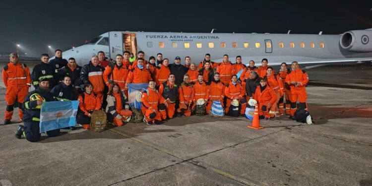 Terremoto en Venezuela: un segundo grupo de brigadistas argentinos partió para relevar a los rescatistas desplegados