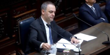 Tras dejar la jefatura de Gabinete, Manuel Adorni renunció a su cargo en el directorio de YPF