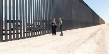 Tras revés de la Corte, ahora Donald Trump insiste con impedir ingreso de embarazadas que buscan ciudadanía para sus hijos