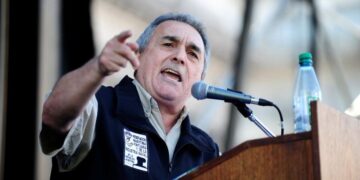 Un exjefe de la CGT cruzó a Arturo Pérez-Reverte por sus críticas a la Selección argentina