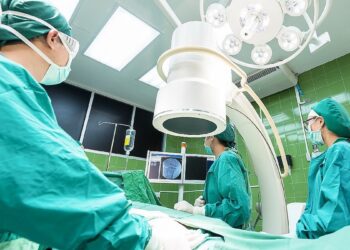 Así fue la primera cirugía cerebral asistida con inteligencia artificial en tiempo real