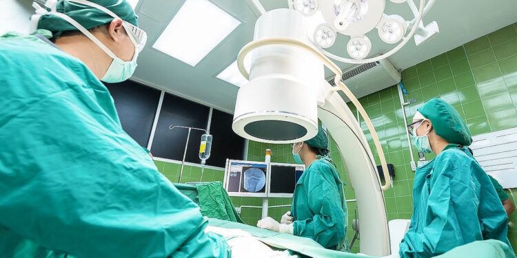 Así fue la primera cirugía cerebral asistida con inteligencia artificial en tiempo real