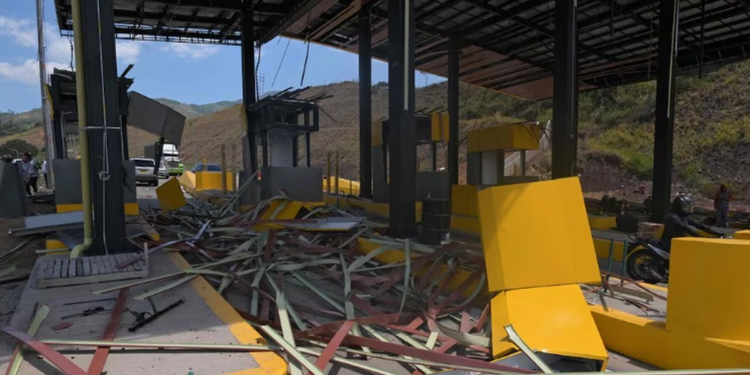 Ataques con explosivos sacudieron a Colombia en el primer día de Abelardo de la Espriella