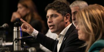 Axel Kicillof acusó a Javier Milei de usar los fondos a las provincias como “herramienta de extorsión política”
