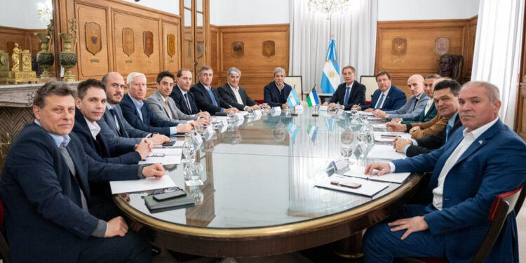 Cesión vial: Weretilneck firmó convenios con Nación y Río Negro se hará cargo de las rutas 22 y 151