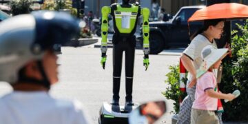 China y su escuadrón de “Robocops” de tráfico: androides ya patrullan las calles, pero sin poder de detención