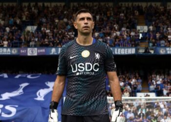 Dibu Martínez, presentación y debut como titular en Chelsea con un triunfo ante Brighton