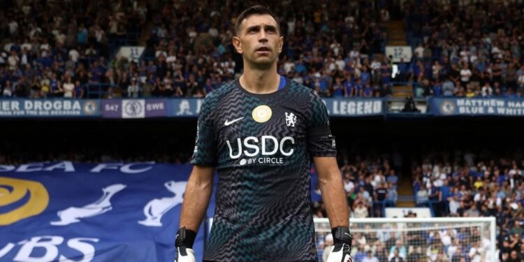 Dibu Martínez, presentación y debut como titular en Chelsea con un triunfo ante Brighton