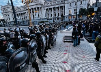 Diputados de Patria Grande piden interpelar a Monteoliva por la brutal represión frente al Congreso