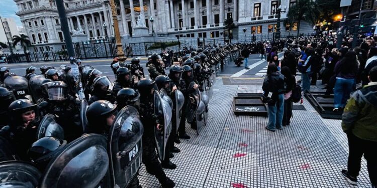 Diputados de Patria Grande piden interpelar a Monteoliva por la brutal represión frente al Congreso
