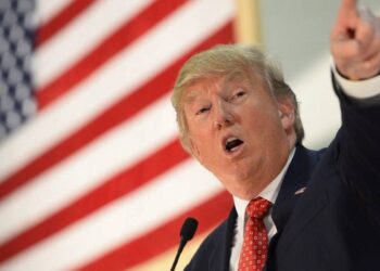 Donald Trump le cambió el nombre a un lago por la guerra comercial con Canadá