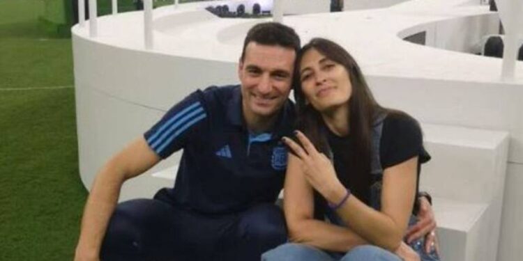 Dos décadas de amor verdadero: cómo se conocieron Lionel Scaloni y Elisa Montero