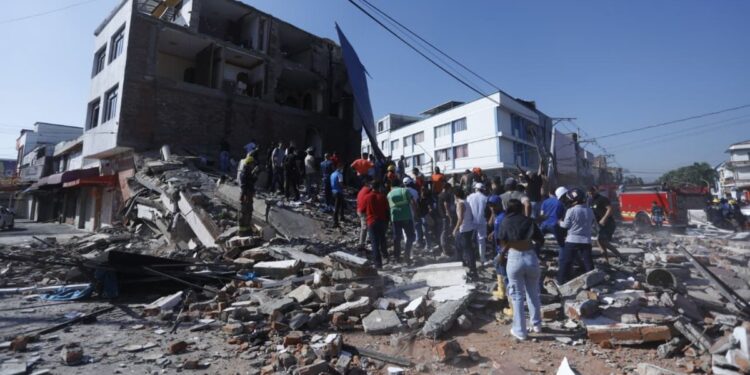 El Gobierno ofreció ayuda a Colombia tras el sismo e informó que por el momento no hay víctimas argentinas