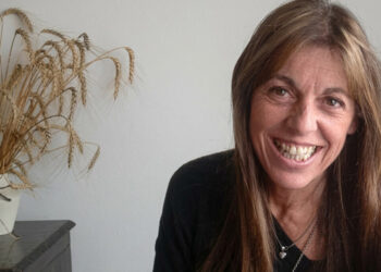 Gabriela Dueñas: “El suicidio es el síntoma más brutal de una sociedad que ha roto los hilos que sostienen la vida”