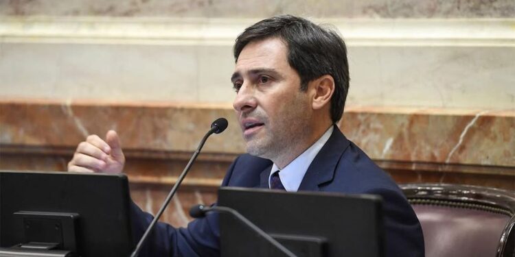 Grieta en el PRO por las negociaciones con LLA: el jefe del bloque en el Senado rechazó una alianza y defendió las PASO