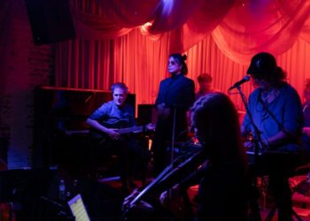 Hello regresa a La Fábrica con cuatro funciones para celebrar el histórico MTV Unplugged de Charly García