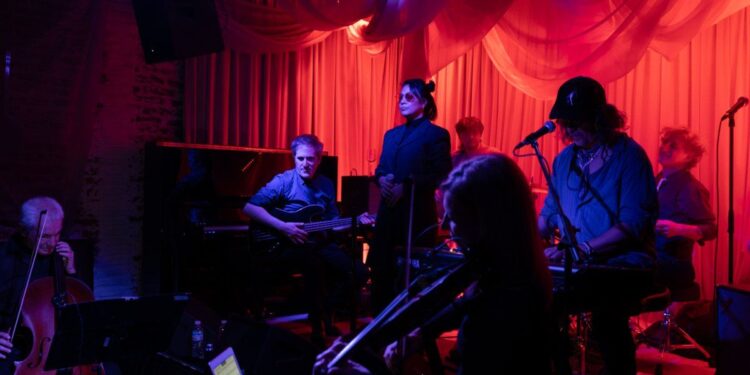 Hello regresa a La Fábrica con cuatro funciones para celebrar el histórico MTV Unplugged de Charly García