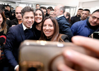 Kicillof acelera su armado nacional y pide al peronismo “construir una alternativa política” a Milei