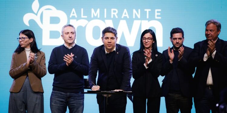 Kicillof apuntó contra Milei por el endeudamiento familiar y convoca a marchar contra la extranjerización de la tierra