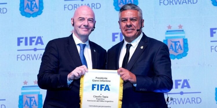 La AFA respaldó a Gianni Infantino en medio de la polémica por el plan de privatización del Mundial
