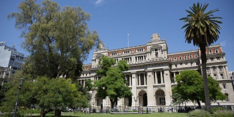 La Corte Suprema confirmó la destitución del “juez karateca” que persiguió a un cadete y le pateó la moto