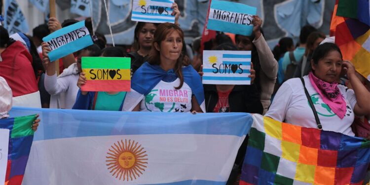 La CTA-A repudia el decreto de Milei para expulsar extranjeros y asegura que el racismo está en la Casa Rosada