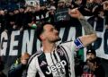 La inesperada lesión de un futbolista de la Juventus: un hincha quiso festejar y todo terminó mal