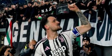 La inesperada lesión de un futbolista de la Juventus: un hincha quiso festejar y todo terminó mal