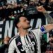 La inesperada lesión de un futbolista de la Juventus: un hincha quiso festejar y todo terminó mal