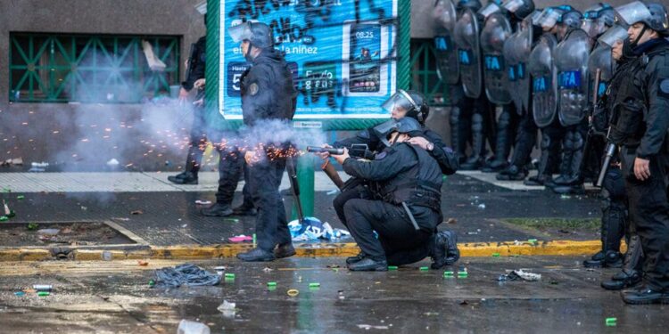 La verdadera campaña del miedo: el Gobierno expande la vigilancia masiva sin control ni transparencia