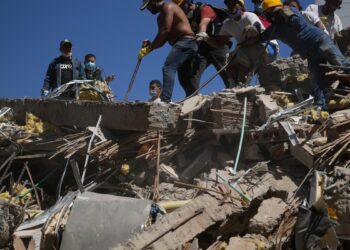 Los muertos en Colombia ya son 287 tras el terremoto y aún quedan más de 4.000 personas por localizar