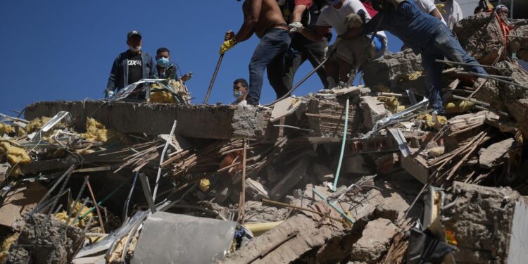 Los muertos en Colombia ya son 287 tras el terremoto y aún quedan más de 4.000 personas por localizar