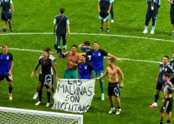 Milei volvió a criticar a los jugadores de la Selección por la bandera de Malvinas