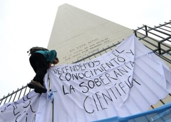 Para Salamone el cientificidio no existe: “Niega la crisis del organismo y desconoce la reducción salarial del 50%”