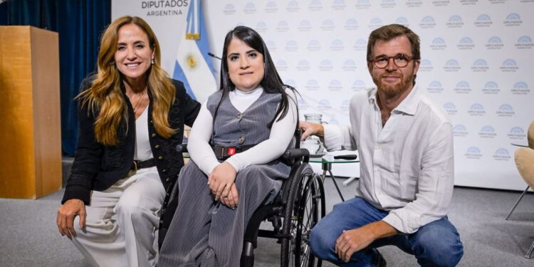 Proponen que familias de tránsito puedan adoptar tras un año de cuidado