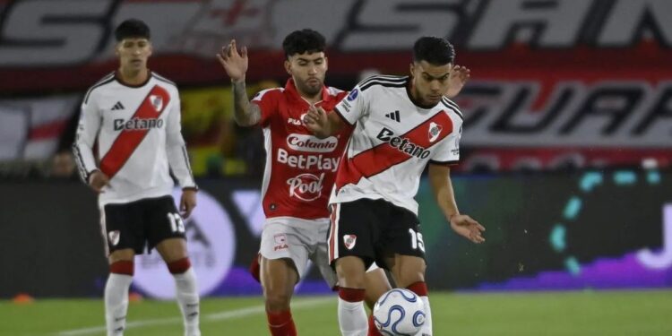 River no pudo con Independiente Santa Fe y definirá la serie en el Monumental